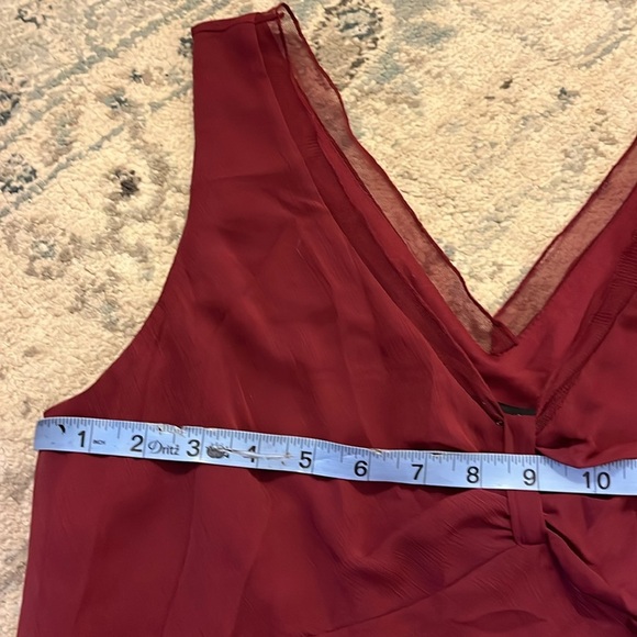 b.i.y.a.y.c.d.a. Stylish Burgundy V-Neck Sleeveless Blouse - Picture 8 of 12